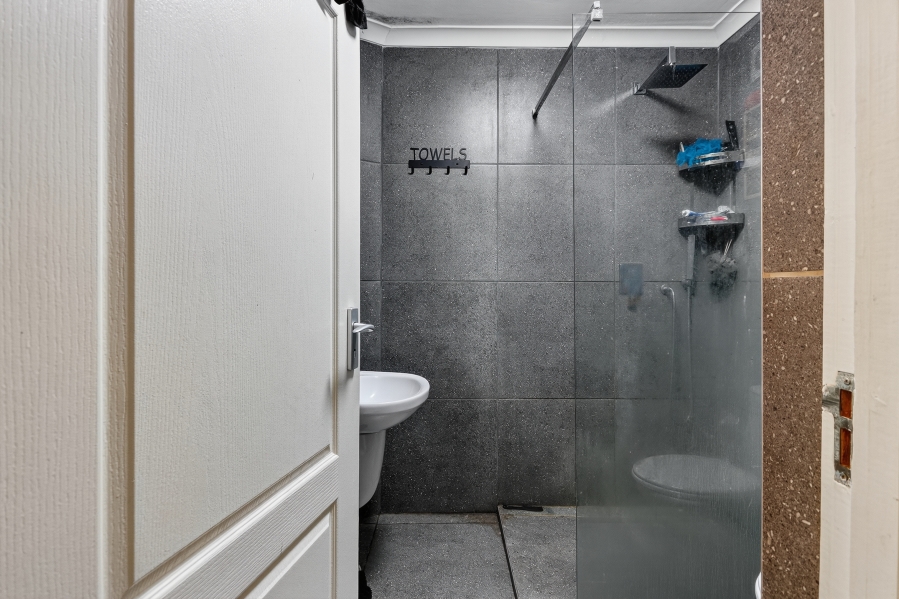 To Let 2 Bedroom Property for Rent in Harbour Island Western Cape